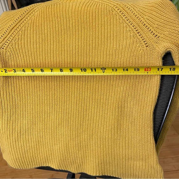 Cynthia Rowley rib knit mock neck sweater. Scalloped hem and sleeves Size M. - Picture 6 of 6